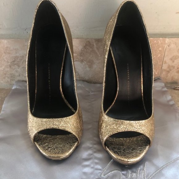 Giuseppe Zanotti Gold Peep-Toe Pump - Picture 1 of 6